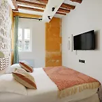 Nochichi Collections - Bastille Apartment *