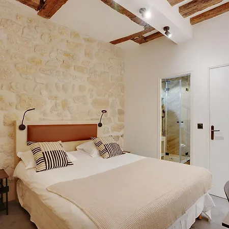 Nochichi Collections - Bastille Apartment