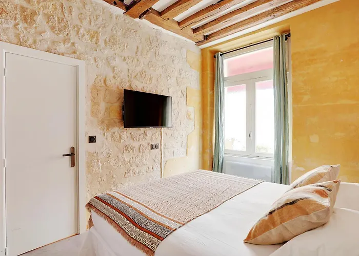 Nochichi Collections - Bastille Apartment *