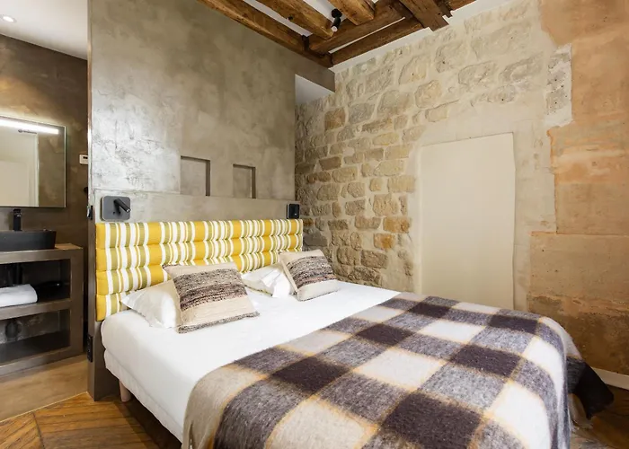 Nochichi Collections - Bastille Apartment *